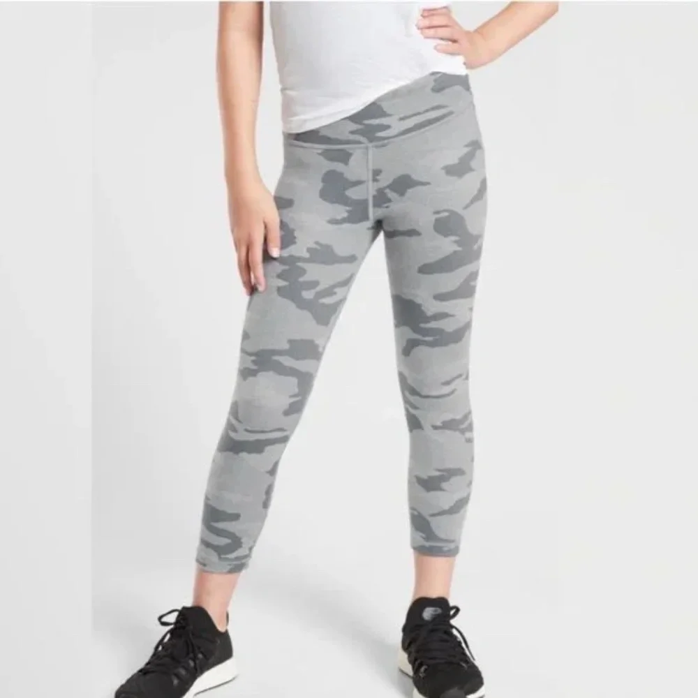 Athleta Girl • Gray Camo Printed Chit Chat Tight Leggings • Size XXL/16 - Picture 1 of 11